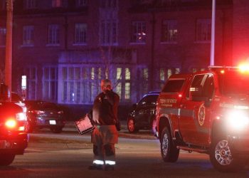 Un hombre mata a tres personas en universidad de EE. UU. y luego se suicida