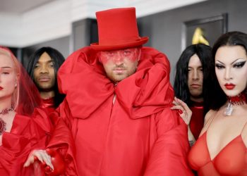 Fotos: Los looks más excéntricos de la alfombra roja de los Grammy 2023