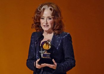 «Just Like That» de Bonnie Raitt se lleva el Grammy a la Canción del año