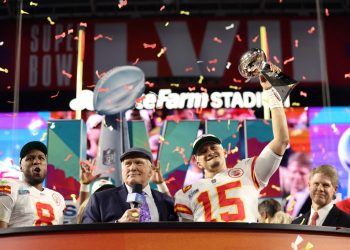 Con un heroico Mahomes, Chiefs vencen a Eagles en el último suspiro del Super Bowl
