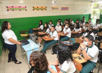 Hoy inicia el año escolar totalmente presencial en el sector público