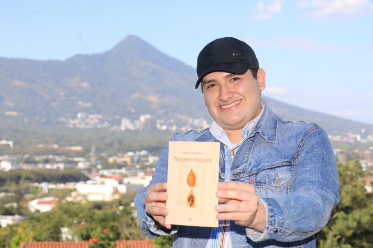 Mario Quiñónez se ha posicionado como uno de los nuevos rostros de la literatura salvadoreña. (Foto: Guillermo Martínez/Diario El Salvador)