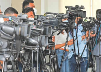 Gobierno de El Salvador sigue firme frente a ataques de medios por temas de seguridad y economía