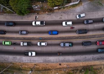 El VMT instala carriles reversibles para disminuir el tráfico en San Salvador