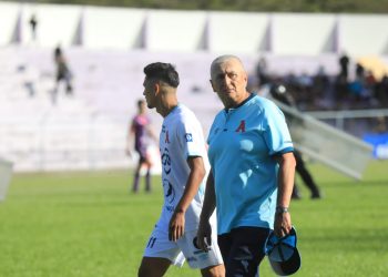 Eduardo Lara, técnico de Alianza: «Con la expulsión de Iván Mancía el partido cambia rotundamente»