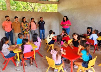 Instalan rincones de cuento comunitario en Mercedes Umaña, Usulután