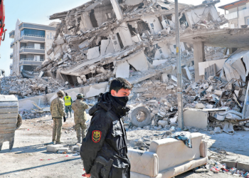 Capturas por la caída de edificios en los terremotos en Turquía
