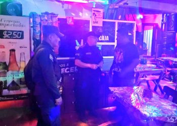Autoridades policiales realizan inspección en bares y discotecas de El Salvador