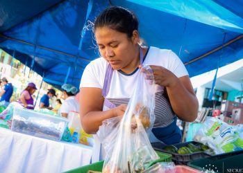 Ministerio de Agricultura realiza agromercado en la comunidad Tutunichapa, San Salvador