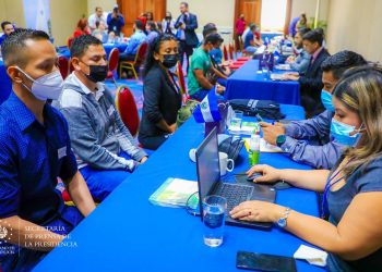 EE. UU. promete seguir impulsando visas de trabajo para salvadoreños