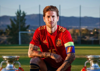 Sergio Ramos anuncia su adiós a la Roja al no contar para De la Fuente