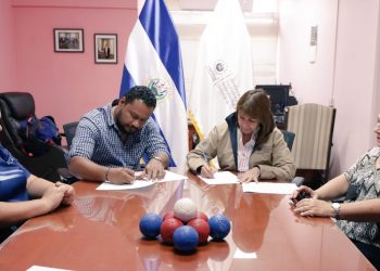 ISRI firma convenio con Asociación Deportiva Salvadoreña de Boccia