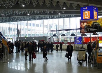 Sindicato convoca a trabajadores a realizar huelga el viernes en siete aeropuertos de Alemania