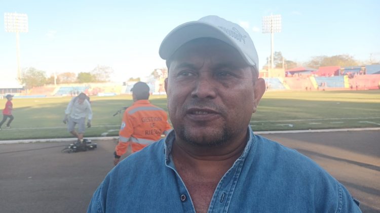 Ricardo Serrano, técnico de Chalatenango. Foto: Santiago Leiva