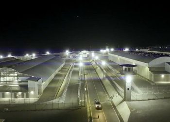 La oposición dice que el megapenal en El Salvador no era necesario