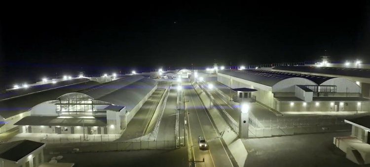 Máxima seguridad. El Cecot tiene los más altos estándares en seguridad penitenciaria para contener a terroristas.