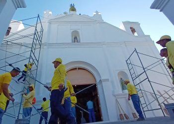 Reos en fase de confianza restauran iglesia católica en Santa María Ostuma, La Paz