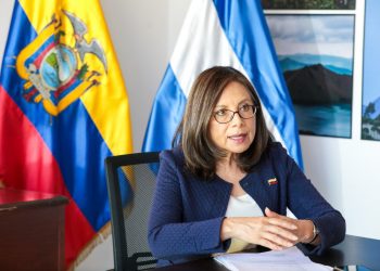 Embajadora de Ecuador en El Salvador invita a sus compatriotas a proceso electoral