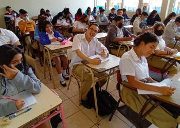 Inicia con normalidad el año escolar en el INSA de Santa Ana