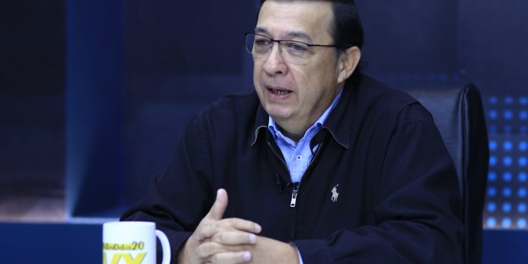 Correlación dañina. Carlos Araujo afirma que la oposición debe volver a convertirse en piedra de tropiezo del Ejecutivo.