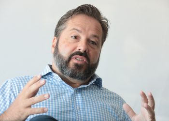 Empresario sueco se mudó a El Salvador motivado por proyectos del Gobierno