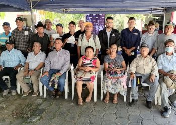 Familias reciben capital para emprendimientos productivos en la zona oriental del país