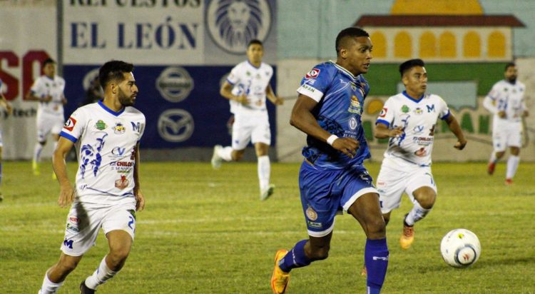 Jaguares y marcianos dividieron honores a cero goles en el estadio metapaneco. Foto/@ADIMetapanSV