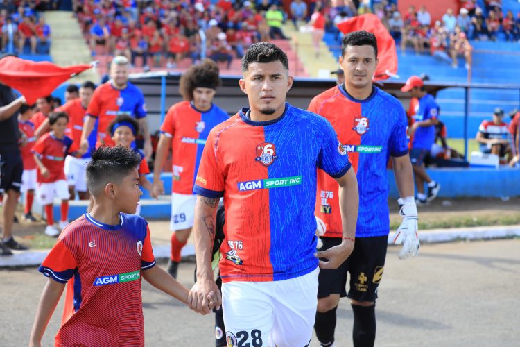FAS tiene este sábado un duro juego ante Metapán y su técnico Octavio Zambrano, confía en sumar de tres. Foto/Archivo DES