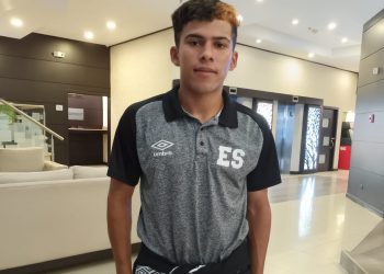 Seleccionado sub-17, Nelson Díaz, dejó los estudios por ayudarle a su abuela en el trabajo agrícola