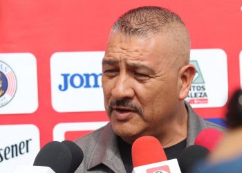 Manuel Urenda, director deportivo de FAS: «Confiamos plenamente en el profesor (Octavio) Zambrano»