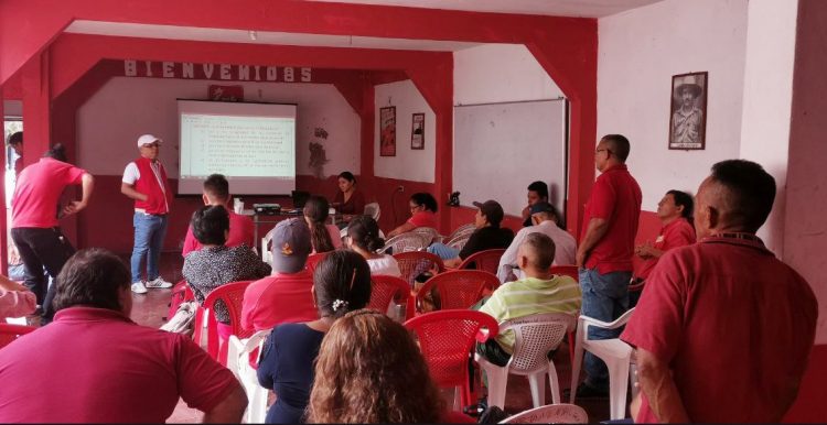 Corregir el rumbo de cara a las elecciones de 2014 es el discurso del partido rojo.
