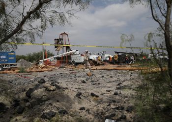 Cinco muertos y decenas de desaparecidos tras derrumbe en una mina en China