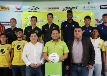 Presentan el «Balón Élite Cuscatleco SISTEMA FEDECRÉDITO»