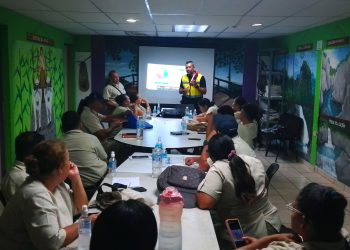 Conasevi capacita a empleados del Sibasi de Chalatenango