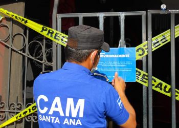 Alcaldía de Santa Ana señala el funcionamiento ilegal de negocios