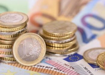 Presidente de Francia defiende su controvertida reforma de pensiones