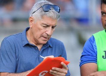 Octavio Zambrano, técnico de FAS: «Siempre la decisión final de quienes juegan es mía»