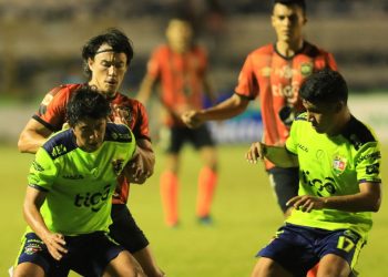 Sebastián Bini: «Las críticas a los extranjeros no me afecta, pero la afición de Águila tiene que apoyar más a sus jugadores»