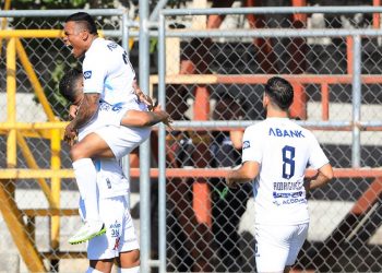 Alianza selló su segundo triunfo al hilo por 0-3 y se afianza en el liderato