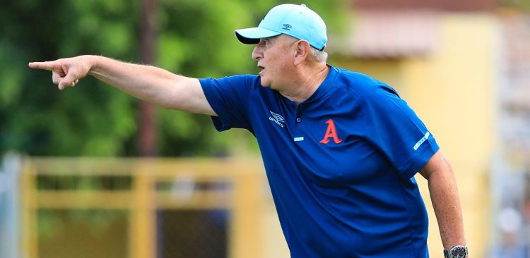 Eduardo Lara, técnico de Alianza. Foto: Diario El Salvador.