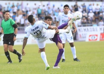 Alianza sigue líder al ritmo de Michell Mercado