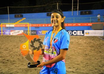 Dalia Castro, pivot de la Costa del Sol, también cantó el «We Are the Champions» con Sao Pedro