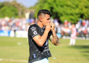 Alexánder Larín:  «No pensamos en el invicto, sino en el objetivo final que es el título» 