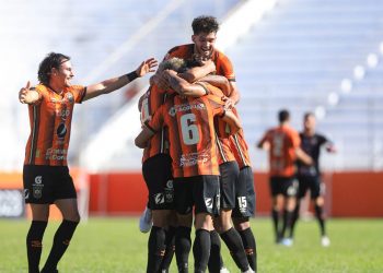 Dustin Corea desde el tiro libre tumbó a Jocoro y volvió al Águila a la victoria