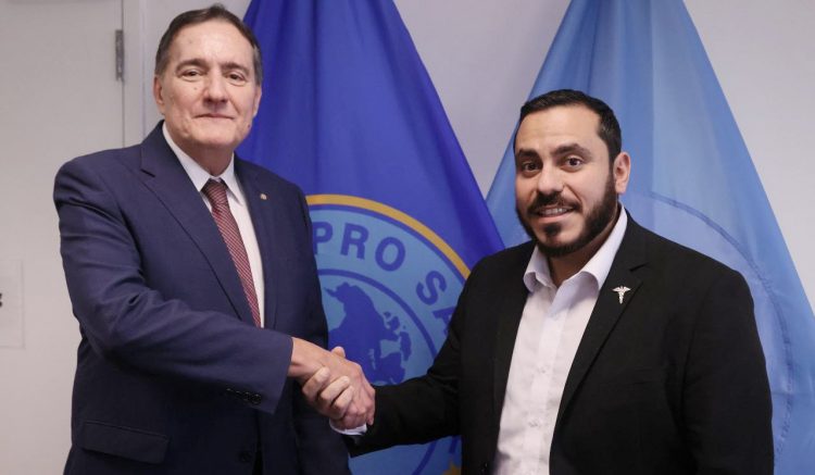 El ministro de Salud, Francisco Alabi, sostuvo una reunión con el nuevo director de la OPS, Jarbas Barbosa. Foto: Cortesía.