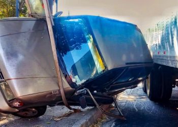 Autoridades atienden aparatoso accidente de tránsito en carretera a Planes de Renderos