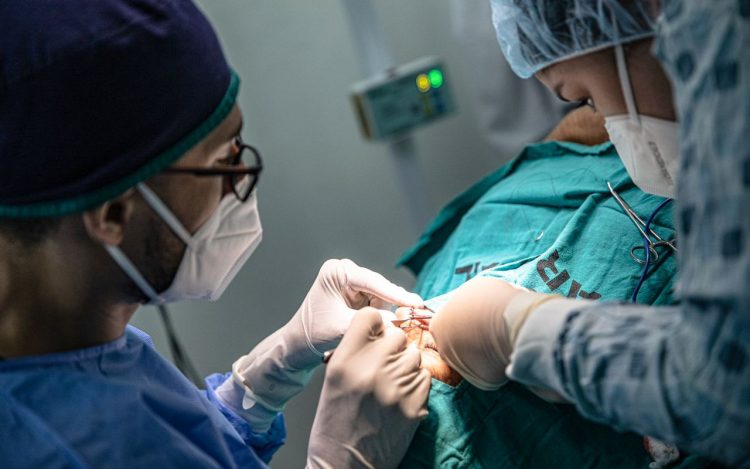 El centro cuenta con los recursos humanos y tecnológicos para tratar diferentes afecciones de la piel. Foto: Minsal.