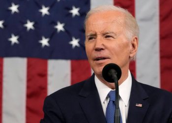 Biden reconoce brutalidad policial y pide poner fin al uso de armas de fuego