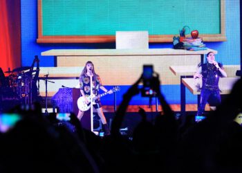 Ha Ash, el encanto del pop country conquistó El Salvador