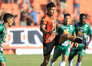 Águila vivió su aniversario 97 con derrota ante Dragón